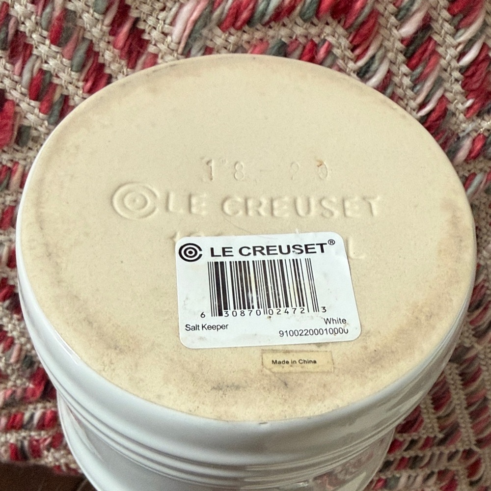 Le Creuset Classic White Salt Keeper Stoneware Crock - Picture 3 of 7
